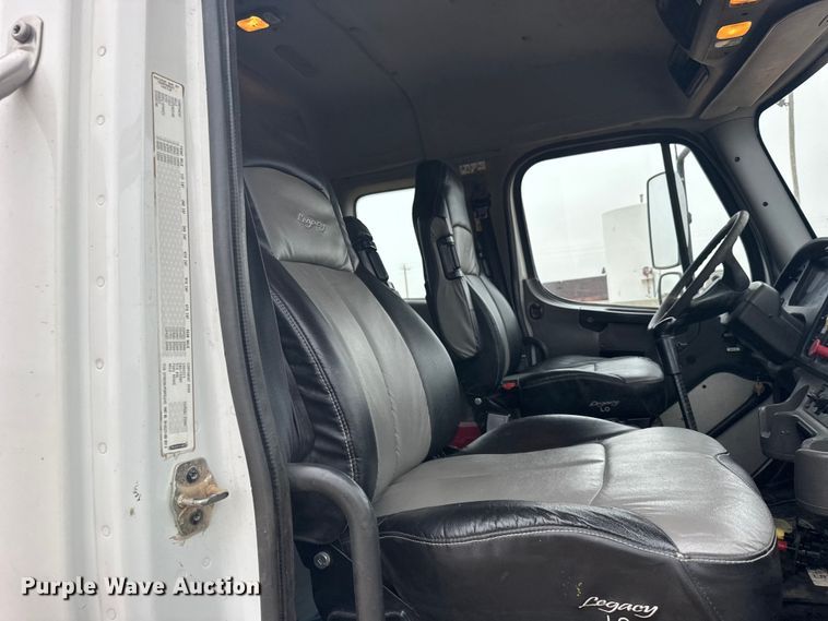 image for item GP9691 2005 Freightliner Business Class M2 utility / service truck