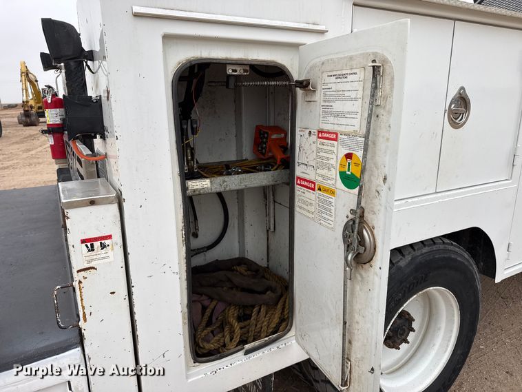 image for item GP9692 2005 Freightliner Business Class M2 utility / service truck