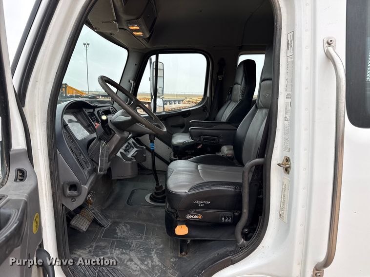 image for item GP9692 2005 Freightliner Business Class M2 utility / service truck