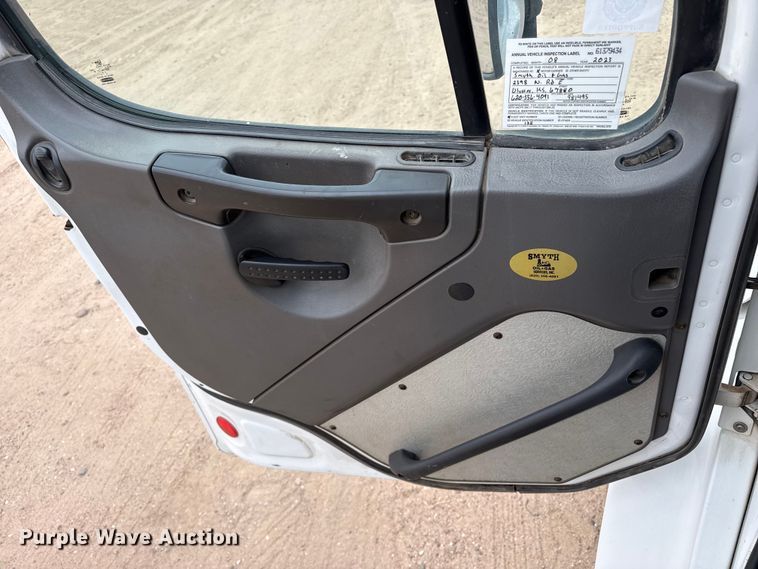 image for item GP9692 2005 Freightliner Business Class M2 utility / service truck