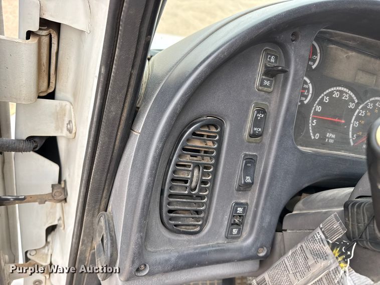 image for item GP9692 2005 Freightliner Business Class M2 utility / service truck