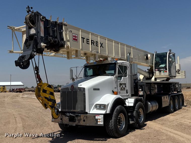 image for item GP9694 2016 Kenworth T800 crane truck