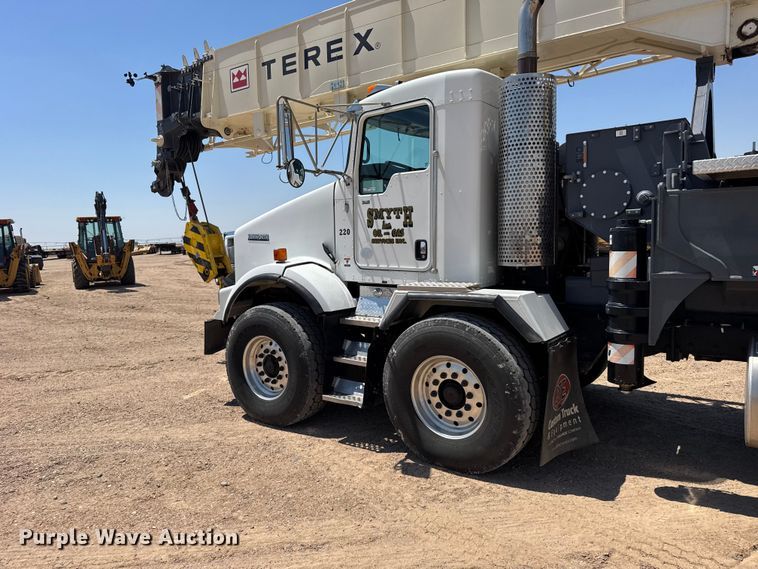 image for item GP9694 2016 Kenworth T800 crane truck