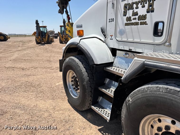 image for item GP9694 2016 Kenworth T800 crane truck