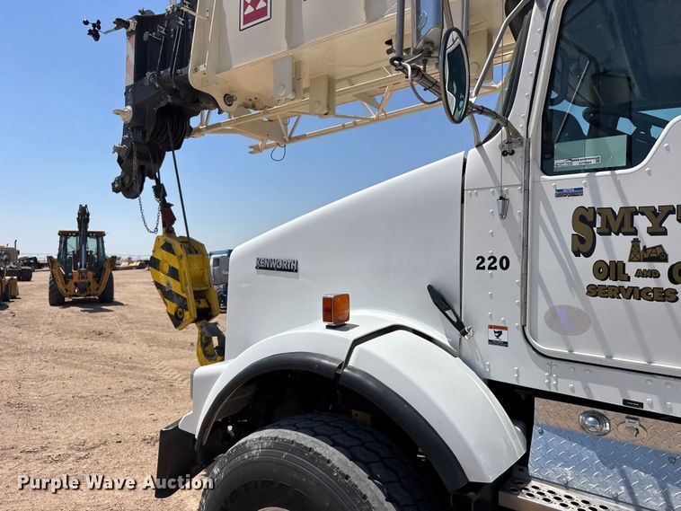 image for item GP9694 2016 Kenworth T800 crane truck