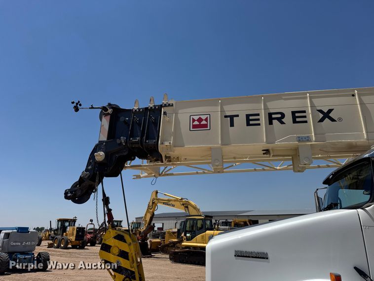 image for item GP9694 2016 Kenworth T800 crane truck