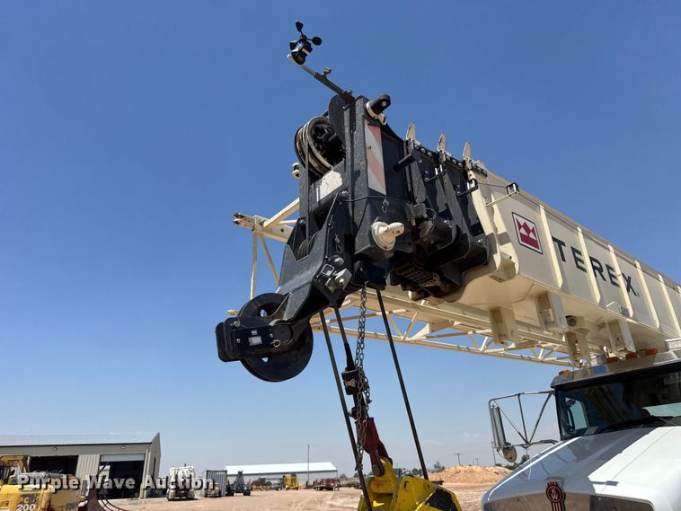 image for item GP9694 2016 Kenworth T800 crane truck