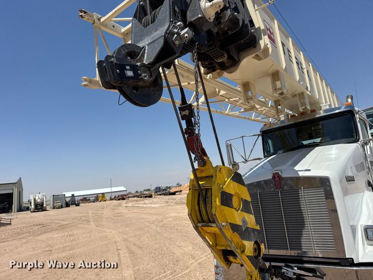 image for item GP9694 2016 Kenworth T800 crane truck