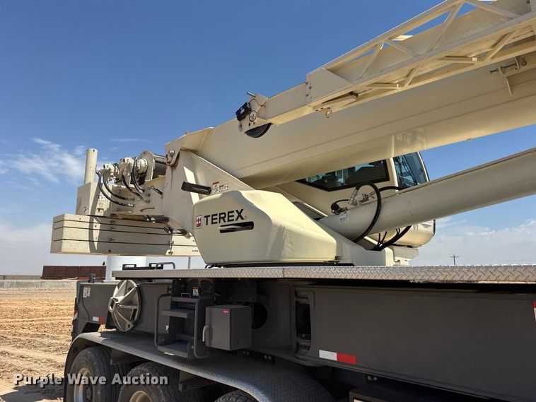 image for item GP9694 2016 Kenworth T800 crane truck