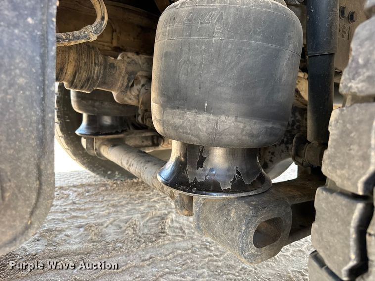 image for item GP9694 2016 Kenworth T800 crane truck
