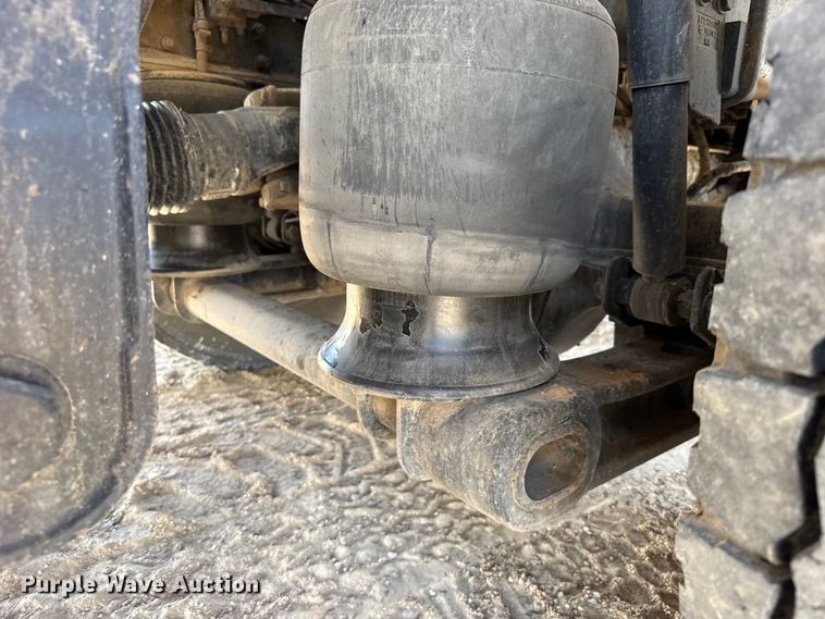 image for item GP9694 2016 Kenworth T800 crane truck