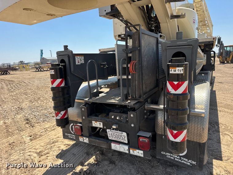 image for item GP9694 2016 Kenworth T800 crane truck