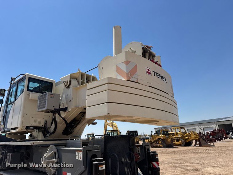 image for item GP9694 2016 Kenworth T800 crane truck