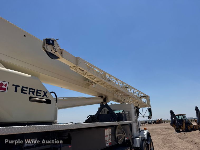 image for item GP9694 2016 Kenworth T800 crane truck