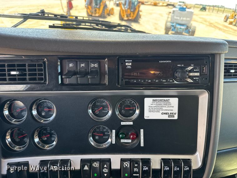 image for item GP9694 2016 Kenworth T800 crane truck