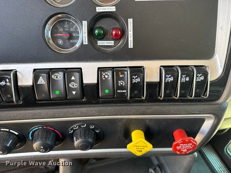 image for item GP9694 2016 Kenworth T800 crane truck