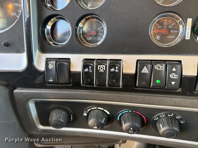 image for item GP9694 2016 Kenworth T800 crane truck