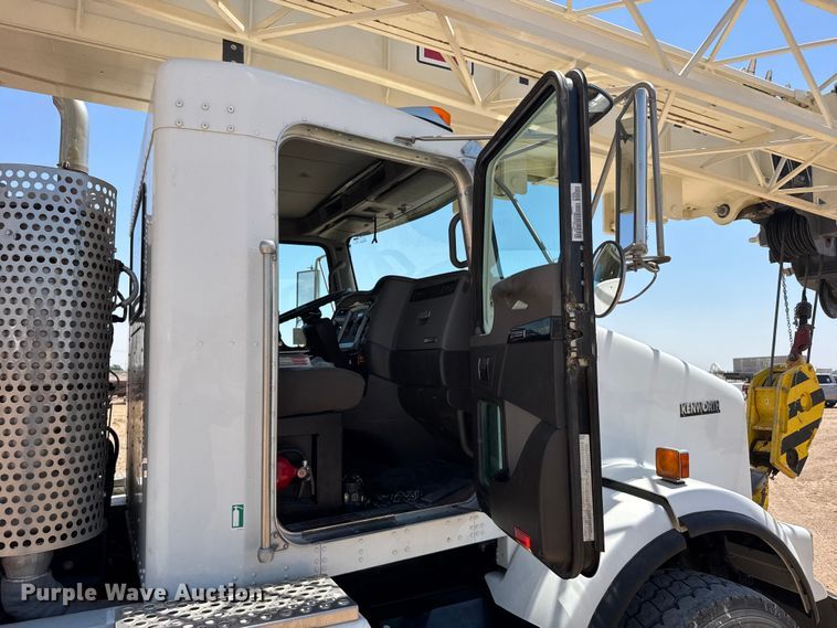image for item GP9694 2016 Kenworth T800 crane truck