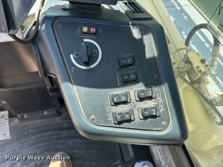 image for item GP9694 2016 Kenworth T800 crane truck
