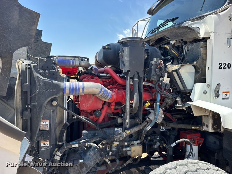 image for item GP9694 2016 Kenworth T800 crane truck