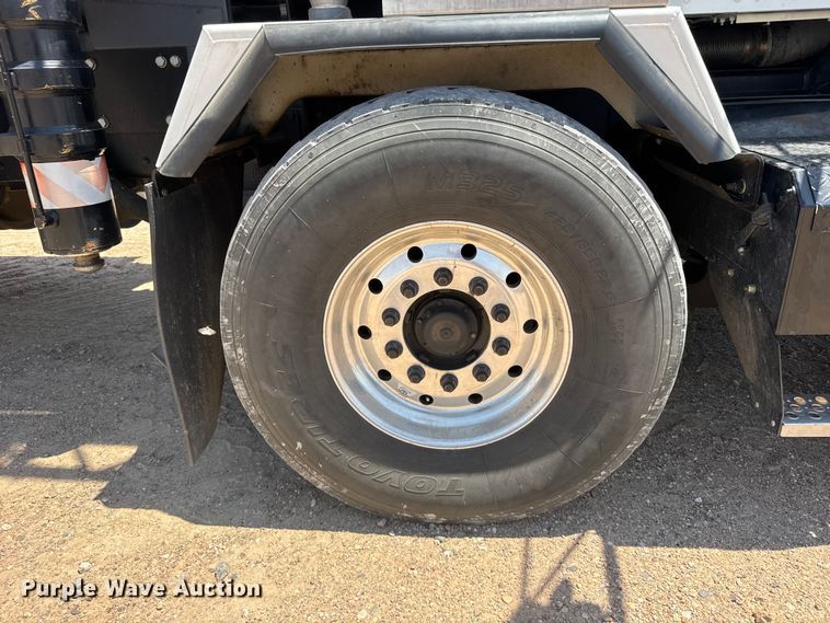 image for item GP9694 2016 Kenworth T800 crane truck
