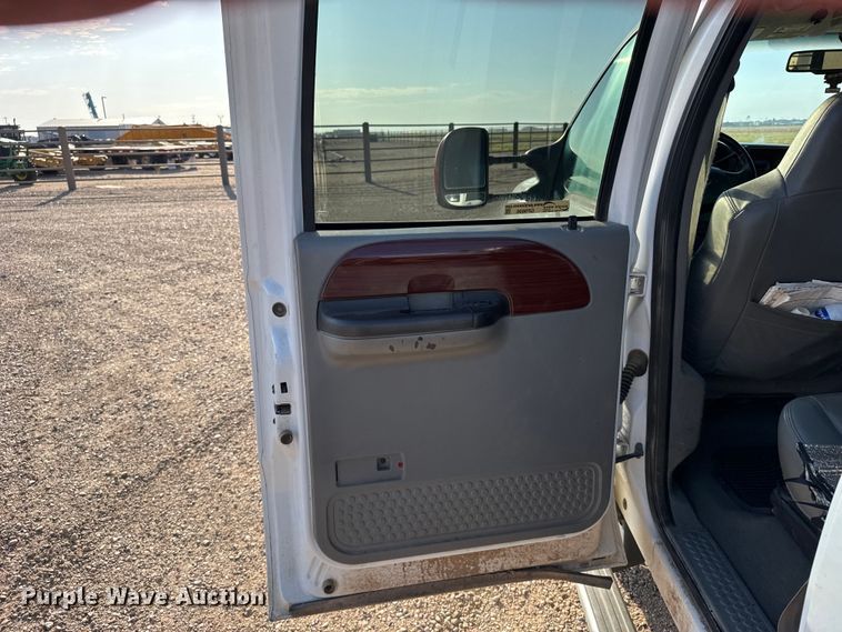 image for item GP9696 2006 Ford F250 Super Duty Crew Cab pickup truck