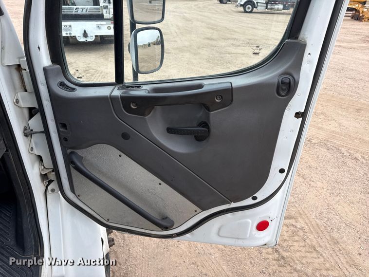 image for item GP9697 2007 Freightliner Business Class M2 utility / service truck
