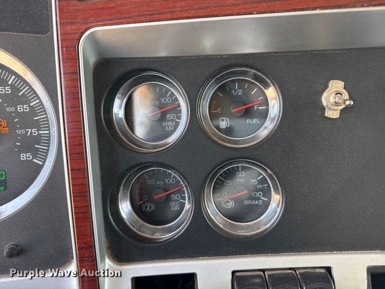image for item GP9698 2006 Kenworth W900 semi truck