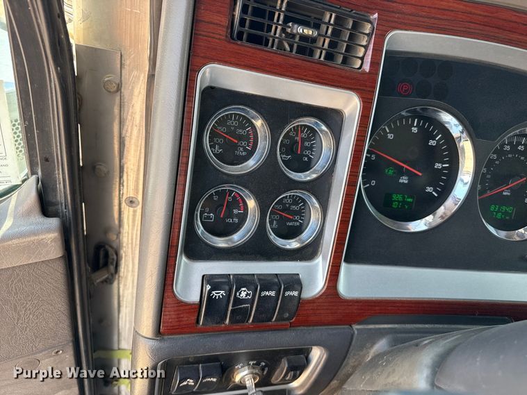 image for item GP9698 2006 Kenworth W900 semi truck