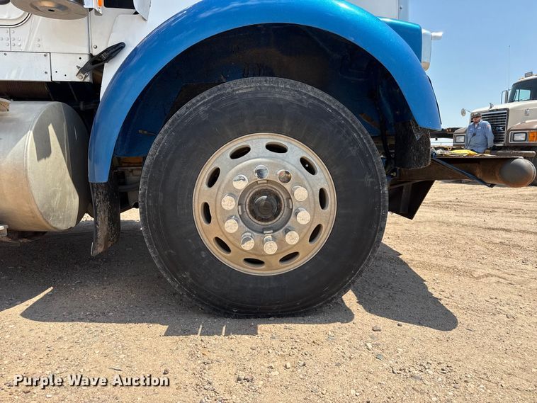image for item GP9698 2006 Kenworth W900 semi truck