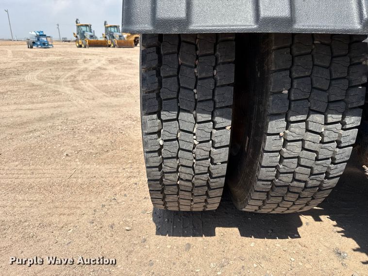 image for item GP9698 2006 Kenworth W900 semi truck