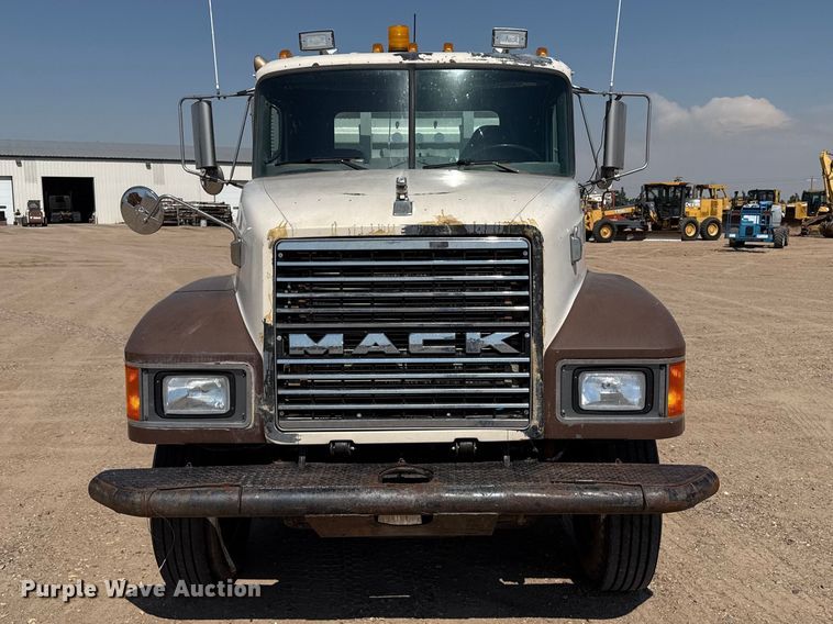 image for item GP9699 1998 Mack CH613 semi truck