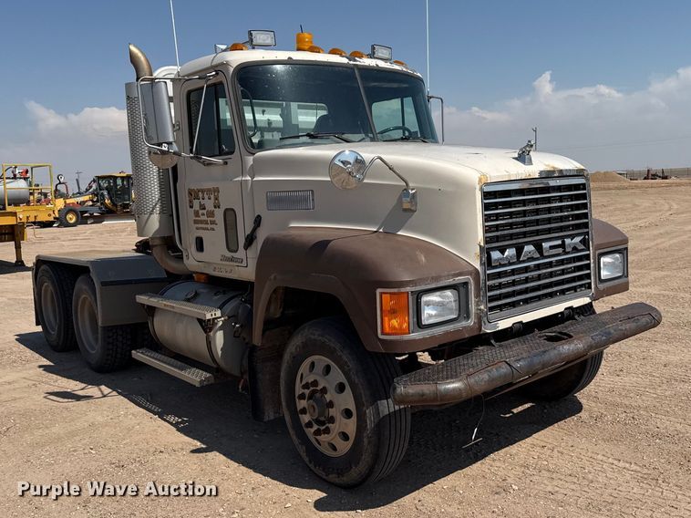 image for item GP9699 1998 Mack CH613 semi truck