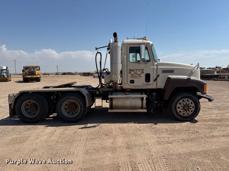 image for item GP9699 1998 Mack CH613 semi truck