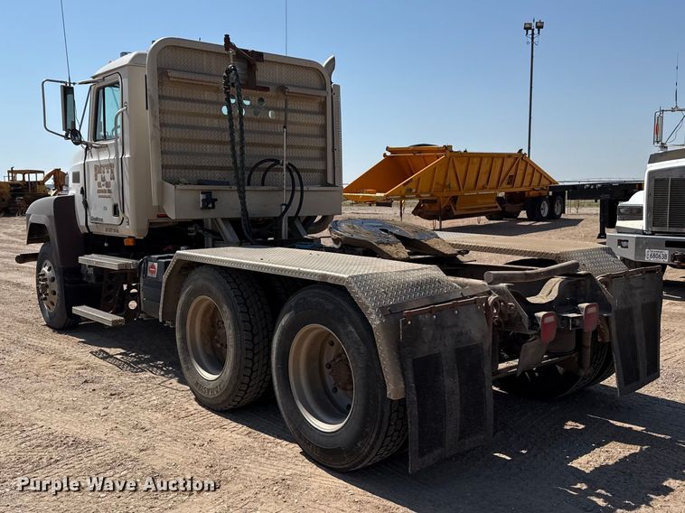 image for item GP9699 1998 Mack CH613 semi truck