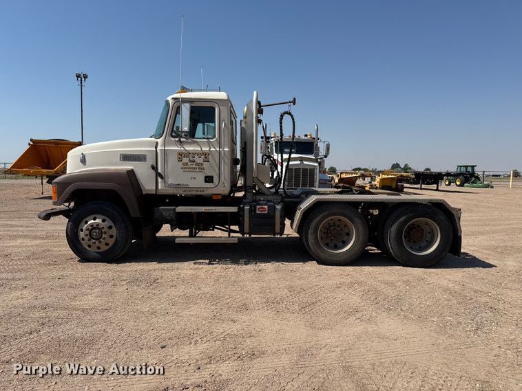 image for item GP9699 1998 Mack CH613 semi truck