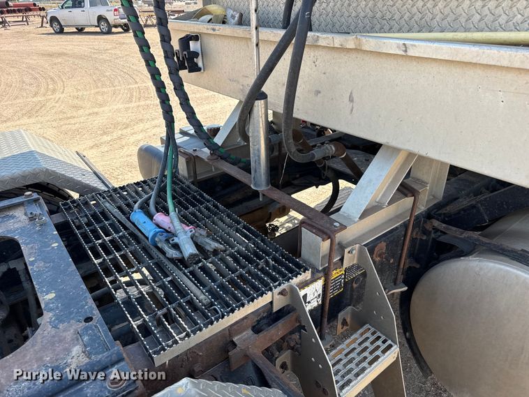 image for item GP9699 1998 Mack CH613 semi truck
