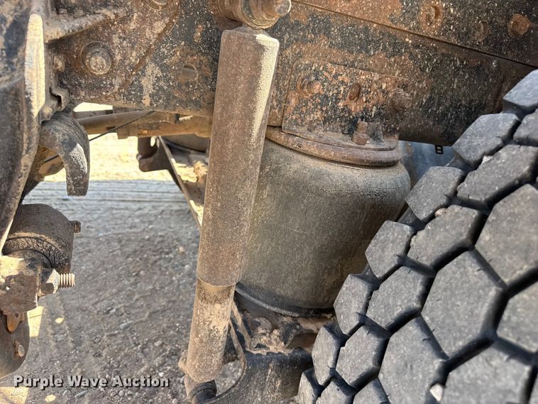 image for item GP9699 1998 Mack CH613 semi truck
