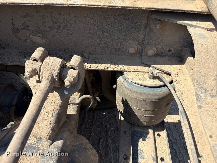 image for item GP9699 1998 Mack CH613 semi truck