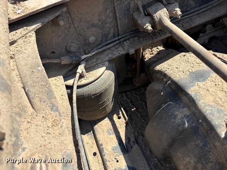image for item GP9699 1998 Mack CH613 semi truck