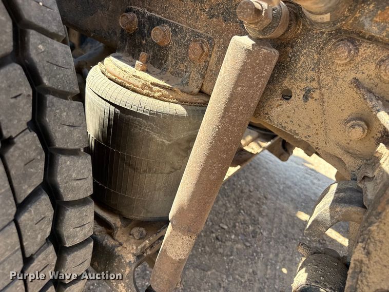 image for item GP9699 1998 Mack CH613 semi truck