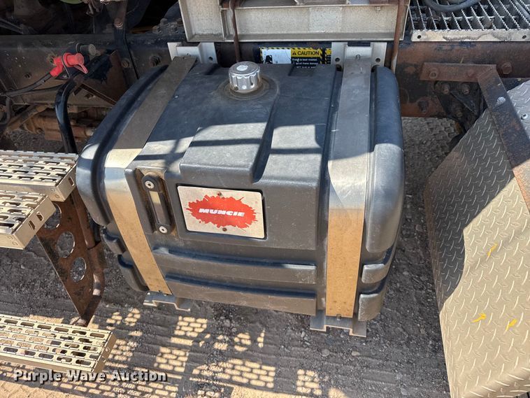 image for item GP9699 1998 Mack CH613 semi truck