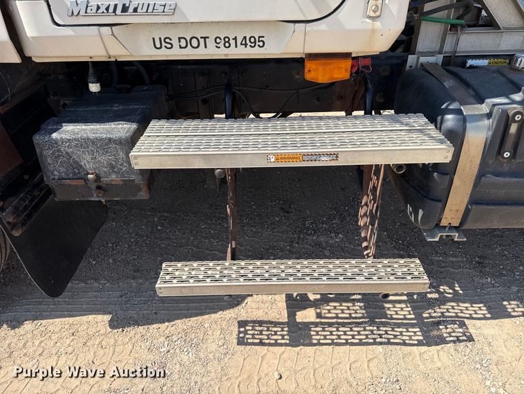 image for item GP9699 1998 Mack CH613 semi truck