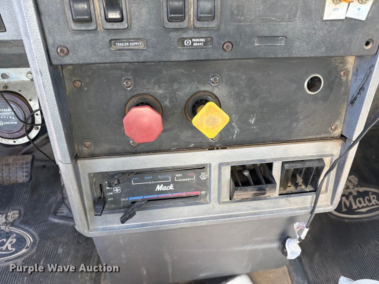 image for item GP9699 1998 Mack CH613 semi truck