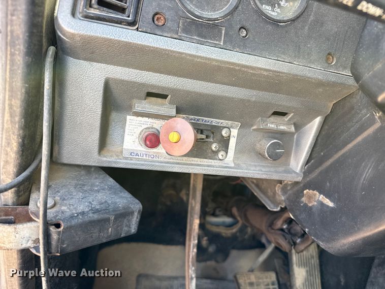 image for item GP9699 1998 Mack CH613 semi truck