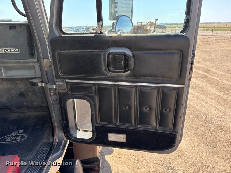 image for item GP9699 1998 Mack CH613 semi truck