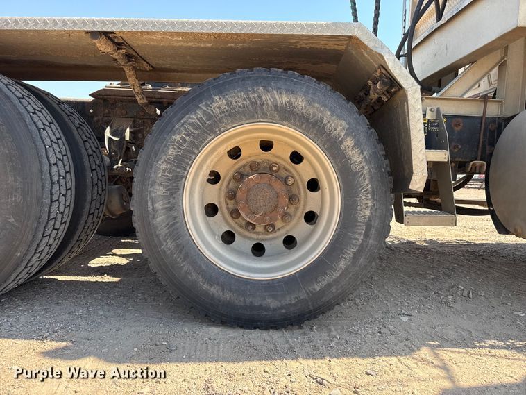 image for item GP9699 1998 Mack CH613 semi truck