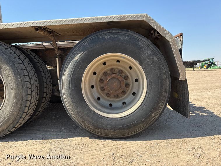 image for item GP9699 1998 Mack CH613 semi truck