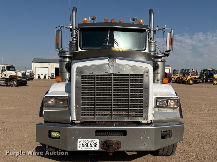 image for item GP9700 1996 Kenworth T800 winch truck