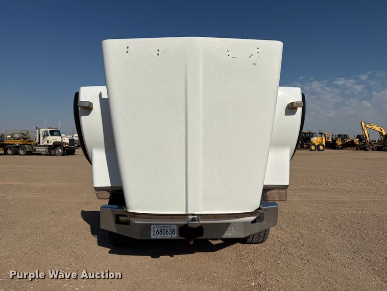 image for item GP9700 1996 Kenworth T800 winch truck